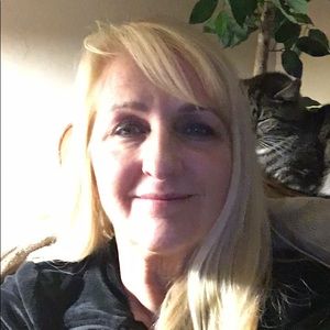 Meet your Posher, Debbie